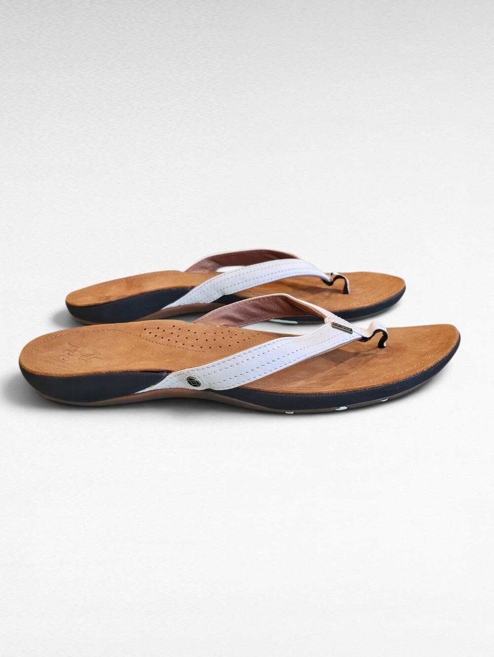 Reef Miss J-Bay Slip Flop Sandals White and Tan B-16 CLC - Picture 8 of 15